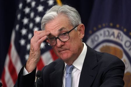 　７月１０日、シリコンバレー銀行（ＳＶＢ）の３月の経営破綻について調査している米下院監視委員会は、連邦準備理事会（ＦＲＢ）の監督状況に関連する機密文書を提出するようパウエル議長（写真）に求めた。ワシントンで３月撮影（２０２３年　ロイター/Leah Millis）