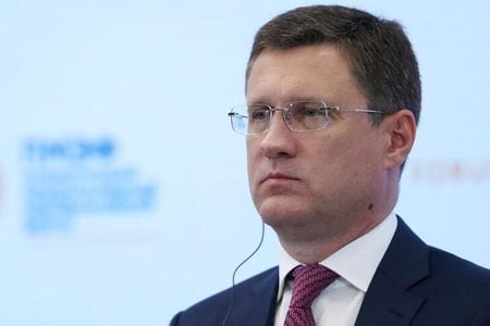 　ロシアのノバク副首相（写真）は１─１１月の同国の石油・ガスコンデンセート生産が前年比２．２％増の４億８８００万トンになったと述べた。写真は２０２１年６月、サンクトペテルブルクで撮影（２０２２年　ロイター／Evgenia Novozhenina）