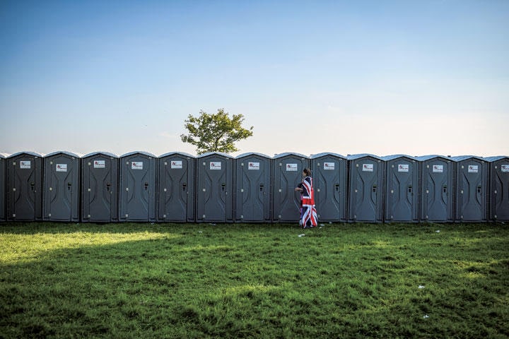 ヘンリー王子の結婚式当日、会場近くに用意された簡易公衆トイレ　Leon Neal/GETTY IMAGES