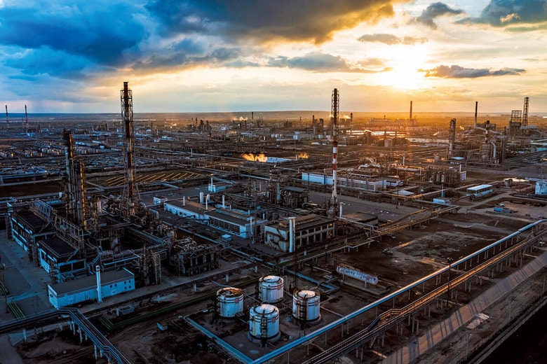 ウクライナはロシア各地の製油所を攻撃している　REUTERS