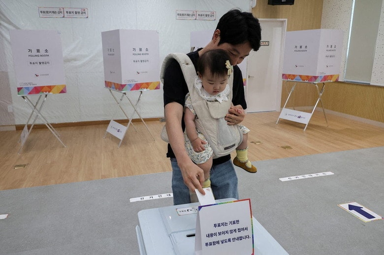 6月3日、ソウルでの投票のようす　REUTERS/Kim Hong-Ji