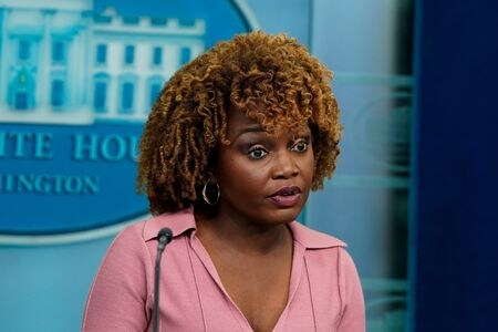 米ホワイトハウスのジャンピエール報道官（写真）は４日、バイデン大統領が６月１３─１４日にイタリアのプーリア州で開催される主要７カ国（Ｇ７）首脳会議（サミット）で、ウクライナ支援に向けたロシア資産の活用を協議すると述べた。５月撮影（２０２４年　ロイター/Elizabeth Frantz）