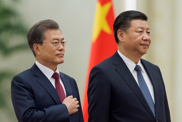 昨年12月14日、文在寅大統領は習近平国家主席に平昌冬季五輪出席を懇願　Nicolas Asfouri−REUTERS