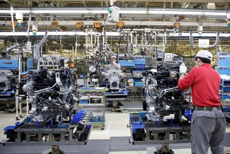 　１０月３１日、経済産業省が発表した９月鉱工業生産指数速報は前月比１．４％上昇となった。写真は自動車工場のエンジン製造ライン。２０１６年４月５日、福島県で撮影（２０１９年　ロイター/Yuya Shino）
