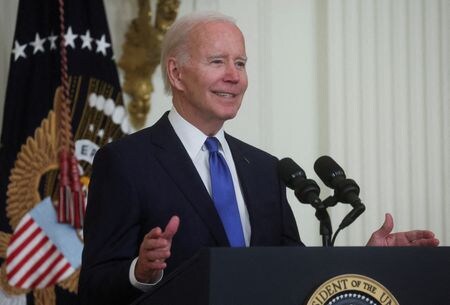 　８月１４日、バイデン米大統領（写真）は、自動車労組と大手自動車メーカーに対して、労働協約が来月満了する前に新たな協約で合意するよう協力を呼びかけた。写真はワシントンで昨年１１月撮影（２０２３年　ロイター／Leah Millis）