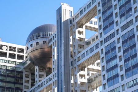 　１月３０日、フジ・メディア・ホールディングスは、２０２５年３月期の連結営業利益予想を従来の３５３億円から１８０億円に下方修正した。写真は都内の同本社。１７日撮影（２０２５年　時事通信）