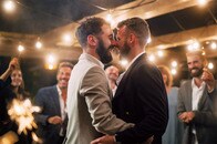 「同性婚を認めると結婚制度が壊れる」は嘘、なんと男女間の結婚まで増えた──米国調査