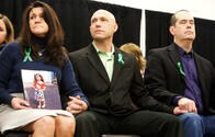 相次ぐ銃乱射関連自殺の原因か、銃乱射は「やらせ」、遺族も「共犯」と責める陰謀論