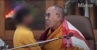 ダライ・ラマ謝罪、少年の唇にキスし「私の舌を吸って」──性的虐待と批判浴びる