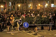 「見せしめ判決」でカタルーニャの怒り再燃、バルセロナの混乱は続く