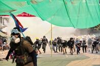 ミャンマー民間紙が全て休刊　タイへのファイバーケーブル切断などでネットも遮断、情報入手困難に