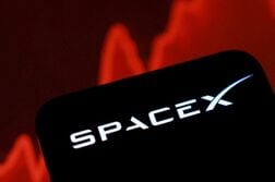 スペースＸ、全米8万カ所の携帯基地局利用へ協議＝報道