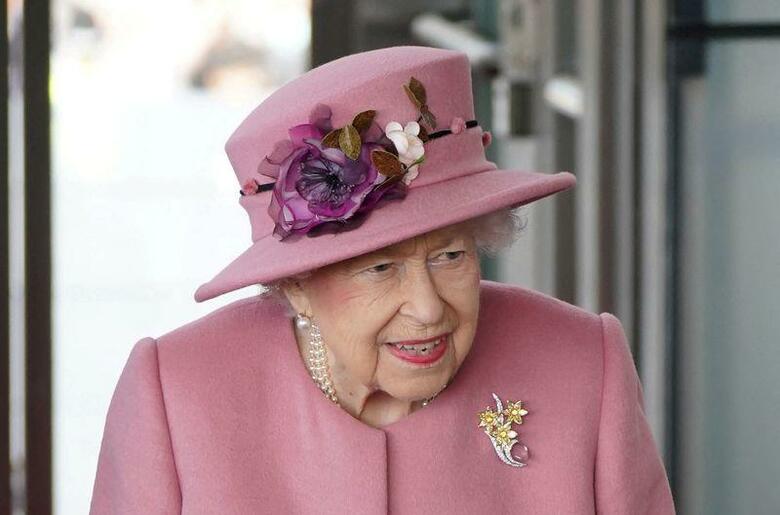 英王室は20日、エリザベス女王（95）が新型コロナウイルス検査で陽性となったと発表した。写真は英カーディフで2021年10月、代表撮影（2022年　ロイター）