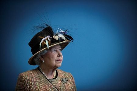 　１月２５日、英国は今年、エリザベス女王が在位７０年を迎え、祝賀ムードに包まれている。写真は２０１２年２月、ロンドンで撮影（２０２２年　ロイター/Eddie Mulholland）