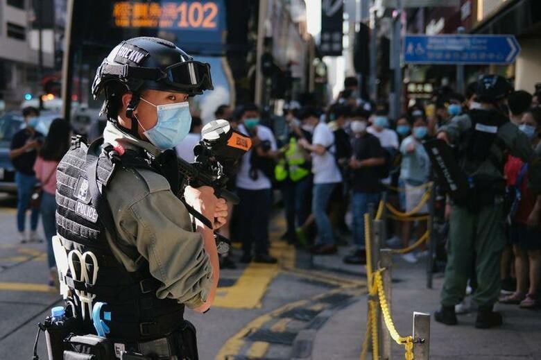 香港の九龍地区で、中国で審議中の香港国家安全維持法案に反対する「沈黙のデモ」が行われ、数百人がジョーダン（佐敦）からモンコック（旺角）まで行進した。香港のデモ現場で撮影（２０２０年　ロイター/Tyrone Siu）