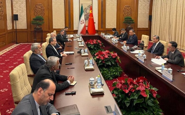 写真は会談の様子。イランのアラグチ外相が北京で撮影としてテレグラムで提供。REUTERS