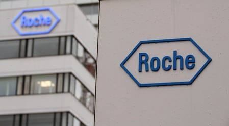 　１０月２４日、塩野義製薬とスイス製薬大手ロシュは、インフルエンザ治療薬「ゾフルーザ」について、米食品医薬品局（ＦＤＡ）から１２歳以上の患者への適用承認を獲得した。写真はバーゼルで２月撮影（２０１８年　ロイター/Arnd Wiegmann）