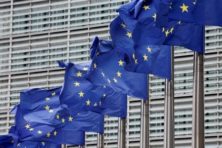 １０月３日、欧州連合（ＥＵ）欧州委員会は消火器の泡に有機フッ素加工物（ＰＦＡＳ）を使用することを制限すると発表した。ＥＵは消費財におけるＰＦＡＳの使用を最小化する目標を掲げている。写真はブリュッセルにある欧州委本部。７月撮影（２０２５年　ロイター/Yves Herman）