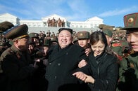 韓国、エリート脱北者への報奨金4倍増の背景