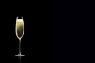 値段ではなく泡を見よ？　シャンパン選びの極意を大まじめに研究したら...