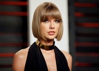 テイラー・スウィフトが1ドルに込めた思いとは　セクハラ裁判で勝訴