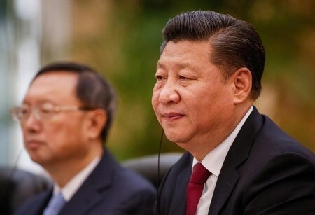 　２月２８日、中国の習近平国家主席（写真右）は、金融の不正行為および不法行為を「断固」として取り締まるべきとの考えを示した。北京で２２日代表撮影（２０１７年　ロイター）