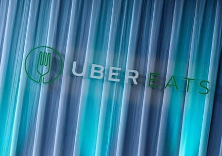 　６月２６日、日本マクドナルドはＵｂｅｒのフードデリバリーサービス「ＵｂｅｒＥＡＴＳ（ウーバーイーツ）」を都内３３店舗で導入すると発表した。２０１６年９月撮影（２０１７年　ロイター/Kim Kyung-Hoon）