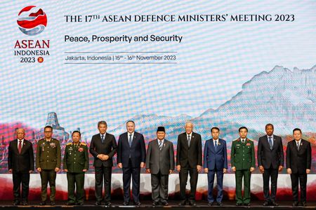 東南アジア諸国連合（ＡＳＥＡＮ）国防相会議が１５日、インドネシアの首都ジャカルタで始まった。会議の冒頭、パレスチナ自治区ガザでの即時停戦とミャンマー危機の永続的な解決が呼びかけられた。写真は１１月１５日、ジャカルタで撮影（２０２３年　代表撮影）
