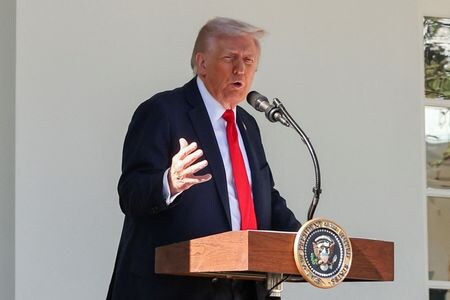 　１０月２２日、トランプ米大統領は、ロシア領内の奥深くまで攻撃できる射程の長いミサイルをウクライナが使用することを米国が認めたとする報道は虚偽だとして、否定した。ホワイトハウスで２１日撮影（２０２５年　ロイター/Kevin Lamarque）
