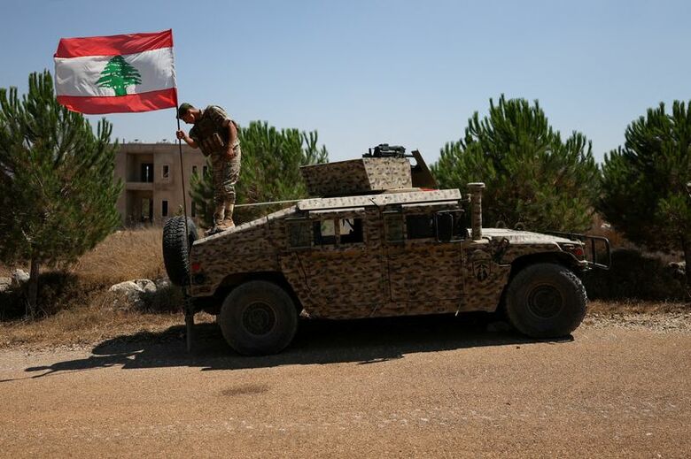 写真はレバノン軍の兵士。7月21日、レバノン南部のザウタル・アル・ガルビエ村で撮影。REUTERS/Zohra Bensemra