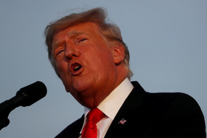 バイデンの失態を見逃さないトランプ　Shannon Stapleton-REUTERS