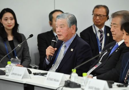 ２月１１日　東京五輪・パラリンピック組織委員会の森喜朗会長が辞任する意向を固め、関係者に伝えたことが分かった。事情を知る複数の関係が明らかにした。後任には日本サッカー協会の元会長で、選手村の村長を務める川淵三郎氏の名前が挙がっている。写真は第１１回プロジェクトレビューであいさつする川淵氏。２０２０年２月、東京で撮影（２０２１年　時事通信）