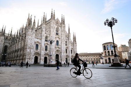 １１月１０日、 イタリアのメローニ新政権は、エネルギー価格高騰の消費者・企業への影響を和らげ、国内のガス生産量を増やし、冬に向けてガス在庫を確保することを目的とする約９０億ユーロ（８９億６０００万ドル）の経済対策を承認した。ミラノで２０２１年３月撮影（２０２２年　ロイター/Flavio Lo Scalzo）