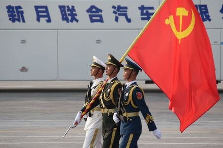 トランプ米政権は、中国共産党の党員およびその家族による米国への渡航を制限する新たな規制を導入した。国務省が３日発表した。北京で昨年１０月撮影（２０２０年　ロイター/JASON LEE）