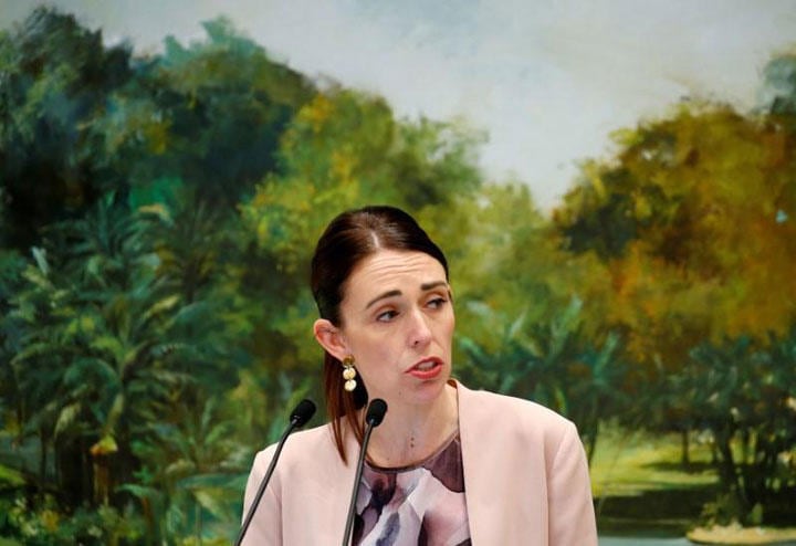 5月28日、移民の減少がニュージーランド（NZ）の人手不足に拍車をかけている。写真は同国のアーダーン首相。シンガポールで17日撮影（2019年　ロイター／Feline Lim）