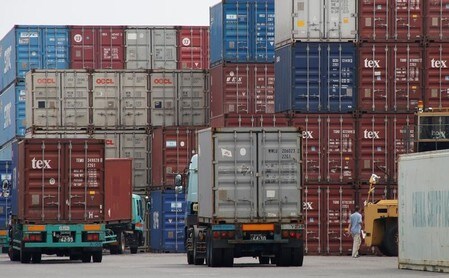 　７月１９日、日銀は、財務省が公表した２０１８年６月の貿易統計を受け、実質輸出入（季節調整済み）を発表した。写真は都内で昨年７月撮影（２０１８年　ロイター／Toru Hanai）