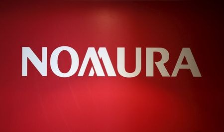 　１１月１７日　ブルームバーグ・ニュースは１７日、複数の関係者の話として、野村ホールディングスがインド債券部門を巡って社内調査を実施していると報じた。写真は野村ホールディングスのロゴ。２０１５年１２月、都内で撮影（２０２５年　ロイター／Toru Hanai）