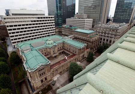 １０月２０日、日銀は非伝統的金融政策の効果と副作用をテーマとする第１回ワークショップを１２月４日に開催すると発表した。写真は都内の日銀本店。９月撮影（２０２３年　ロイター/Issei Kato）