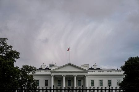 シティグループのチーフエコノミストは、トランプ大統領が打ち出した関税措置の影響で、米経済がリセッションに陥る確率は４０─４５％という見方を示した。２０２０年、ワシントンで撮影（２０２５年　ロイター/Joshua Roberts）