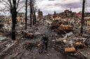 ロシア軍が一時支配したウクライナの首都キーウの北西25キロの町ブチャでは数百の死体が発見された（2022年4月）　CHRIS MCGRATH/GETTY IMAGES