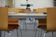 新型コロナ、休校で子育て家庭が大混乱した3つの背景