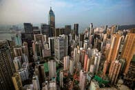 香港の不動産市場がデモで急落、「先行き暗い」か「悲観は無用」か