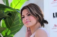 「裸にスポンジだけ」の大胆露出...米女優の自称「清楚系ルック」にネット歓喜