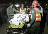 パキスタン東部でキリスト教徒を狙った自爆テロ、65人死亡　