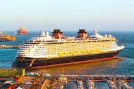 ディズニー・クルーズラインで「子供が海に転落」...父親も飛び込み大惨事に、一体何が起きたのか？