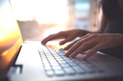 新型コロナウィルスパンデミックの禍中、自宅待機のこども3人の育児の合間に書き上げた映画論