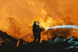 中国の花火工場で爆発、21人死亡・61人負傷　習主席が徹底調査指示
