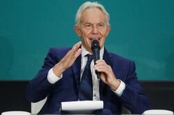ブレア元英首相、労働党は政策に集中すべきと提言