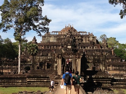 熱帯モンスーン気候に属するカンボジア。雨季（５月～ 10月）と乾季（11月～４月）に分かれるが、年間を通して高温多湿なことには変わりない。対策は万全に