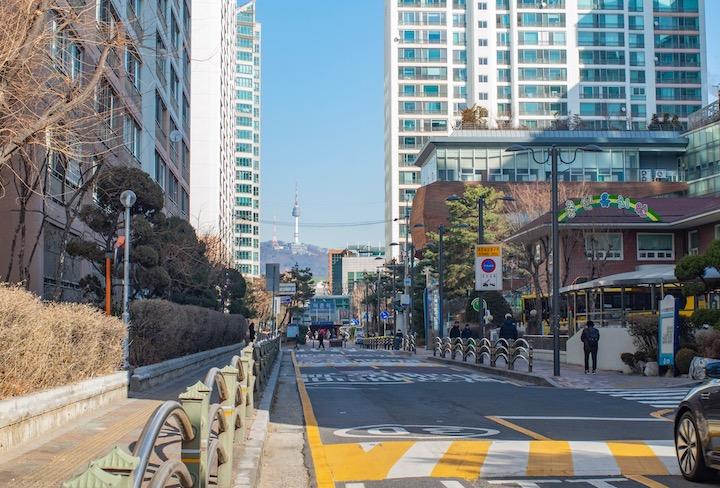 韓国ソウルの「リトル東京」、東部二村洞から日本人が減少している......   撮影：佐々木和義